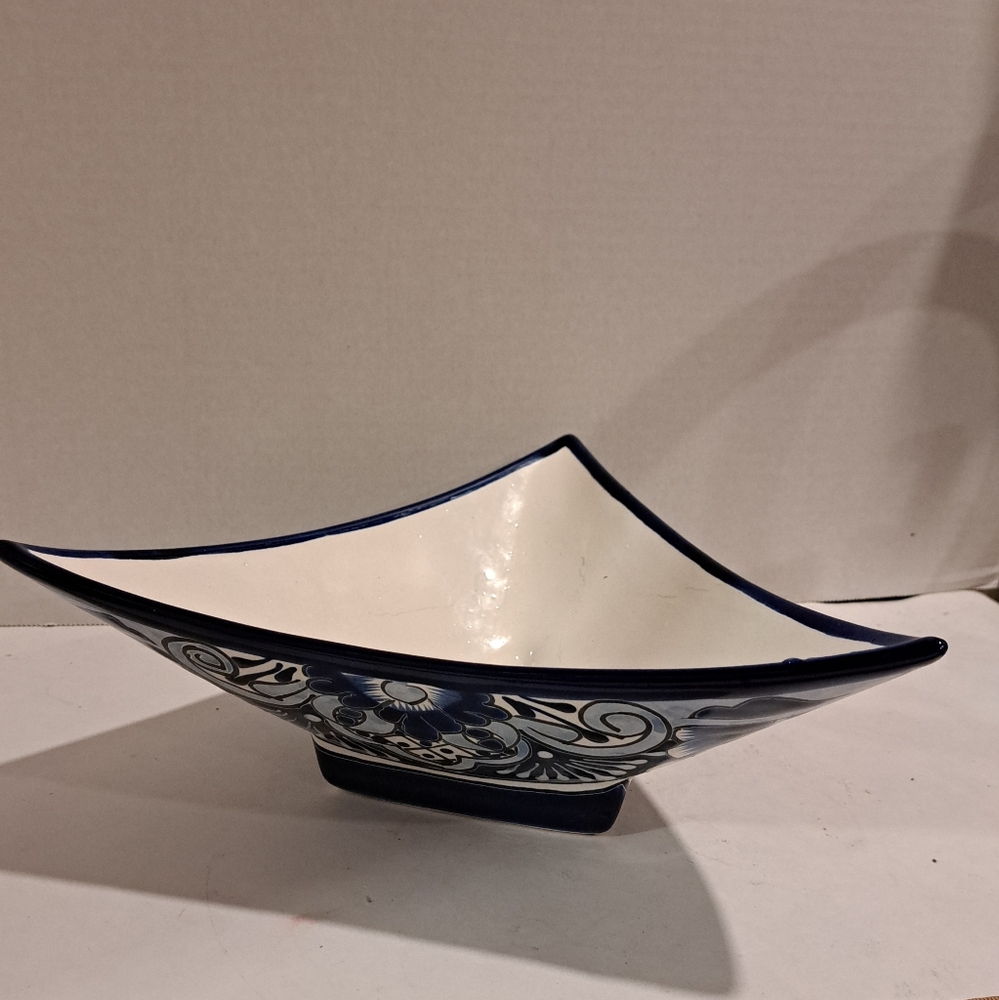Folk Art Pottery Bowl Mexico, triangle shape.